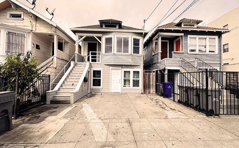 TRIPLEX investment Frontage, 3-unit multi family property for sale in Oakland, walking distance to Fruitvale Village & BART Station, owner can occupy 1 unit or lease all for rent.