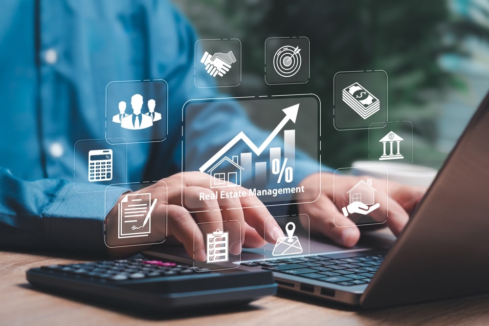Tim Vi Tran demonstrates basic CRE financial calculations (IRR, Cap Rate, cashflow, rent escalation rate) for investors, buyers, sellers, landlords on a video.